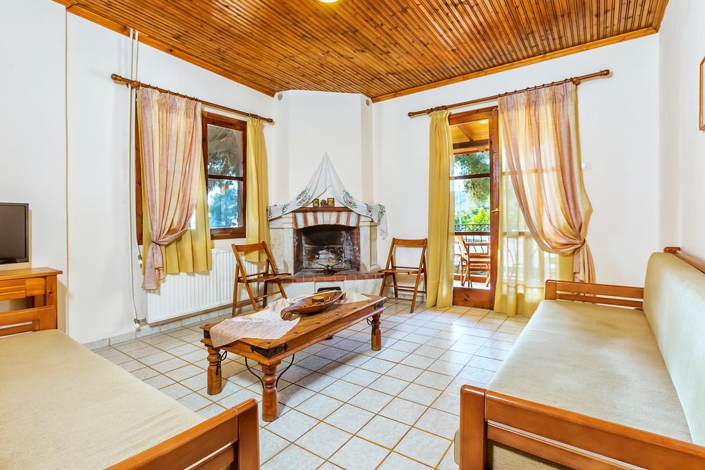 Xenios Loutra Village Karnagio 外观 照片