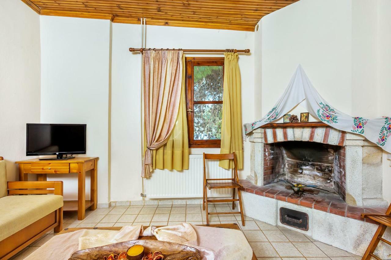 Xenios Loutra Village Karnagio 外观 照片